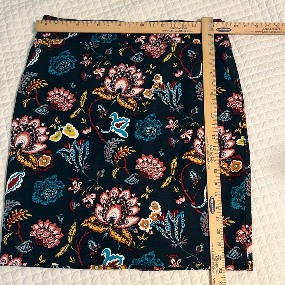 Loft Floral Embroidered  straight  Skirt Size 14 - Picture 2 of 11